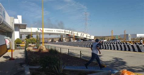 Camión se impacta en caseta El Hongo en autopista Tecate Mexicali