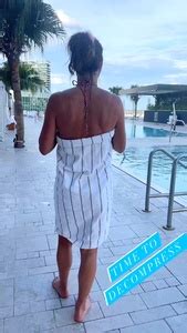 INSTA VID RG Debbe Dunning Rear View In Cheeky Bikini At Pool 7