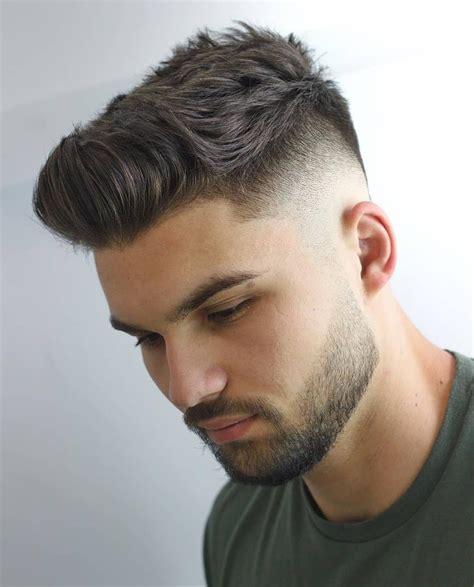 Cortes De Cabelo Curto Da Moda Masculino Testando Produtos Cosmeticos