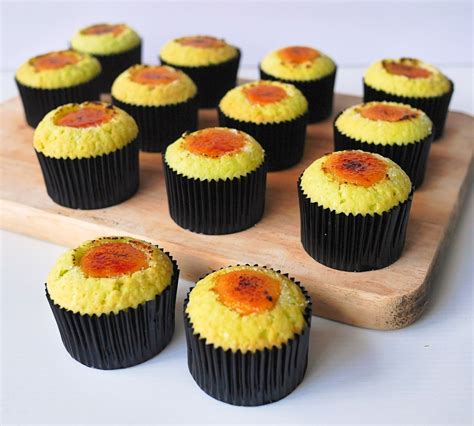 Yellowfingers Recipe Torched Pandan Salted Egg Yolk Cupcakes