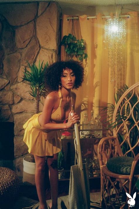 Sunni Model TheFappening Nude Fortune Teller Photos The Fappening