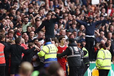 Liverpool fans told to stop doing one thing after incredible Wolves scenes