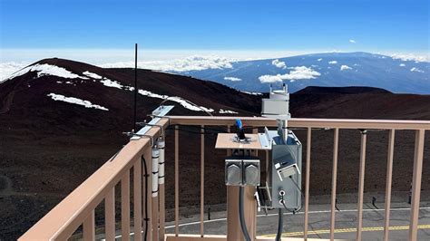 Noaa Taking Carbon Dioxide Readings At Mauna Kea