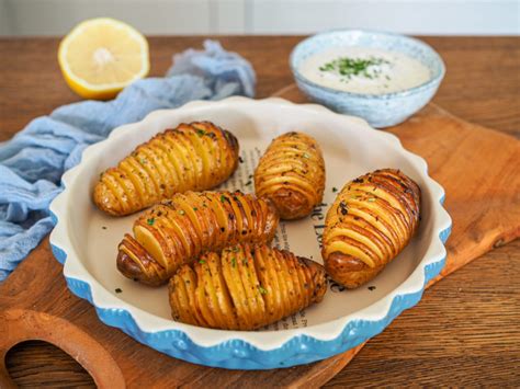 RECEPT BRAMBORY HASSELBACK S CITRÓNOVÝM DIPEM Na skok v kuchyni