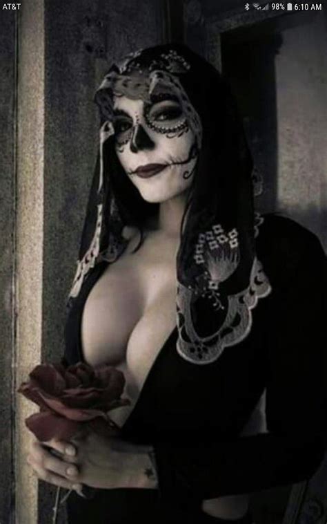 Sugar Skull Costume, Beautiful Mexican Women, Mexican Art Tattoos, Day Of The Dead, Fall Vibes ...