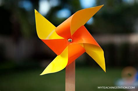 How To Make A Simple Pinless Pinwheel For Saint Patricks Day