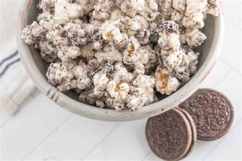 (3 Ingredient) Oreo Popcorn - Happy Snackcidents