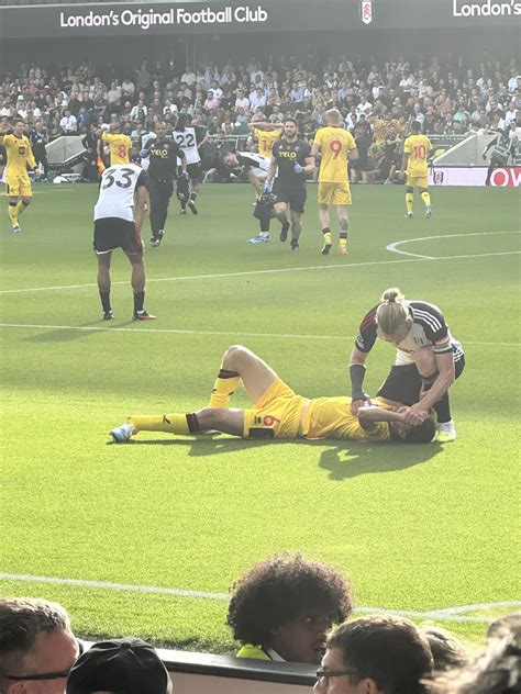 Zagueiro Chris Basham Sofre Les O Horr Vel Na Premier League