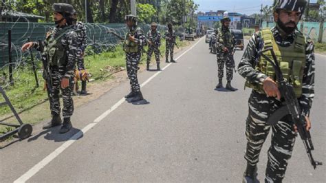 जम्मू कश्मीर में सुरक्षाबलों को बड़ी सफलता 5 दहशतगर्द हुए गिरफ्तार