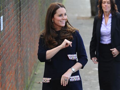 Kate Middleton Chic En Robe De Grossesse Pour Sa Premi Re Sortie