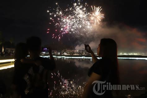 Perayaan Malam Tahun Baru Di Tmii Foto Tribunnews