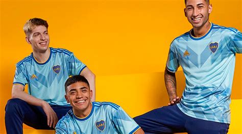 Boca presentó su nueva tercera camiseta por qué es de color celeste