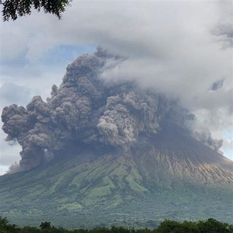 San Crist Bal Volcano Eruption Captivating Images And Impact Of The