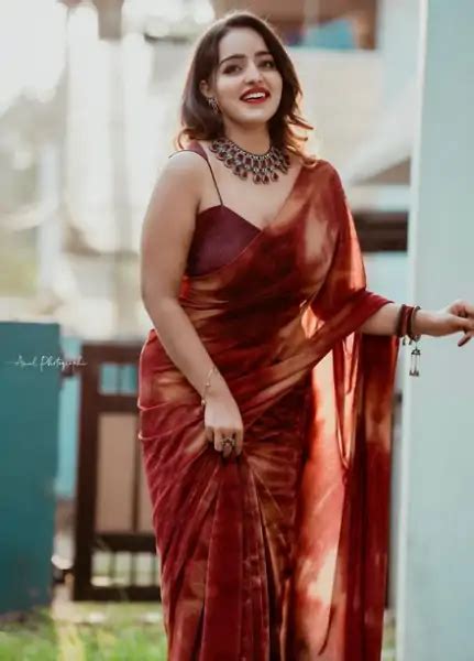 Malavika Menon Latest Hot Pics And Photos Gallery