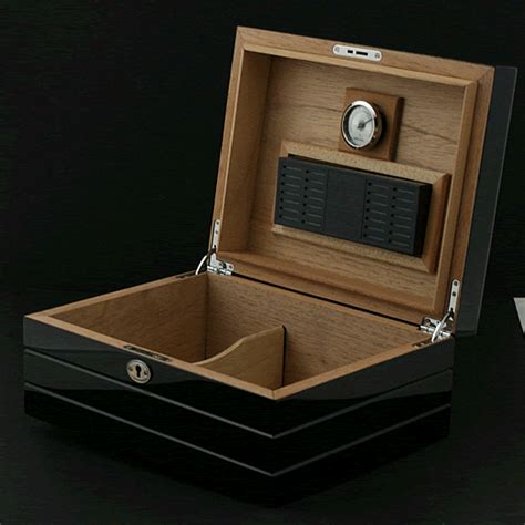 Spanish Cedar Wood Humidor For Cigars Piano Black Finish 50 CT