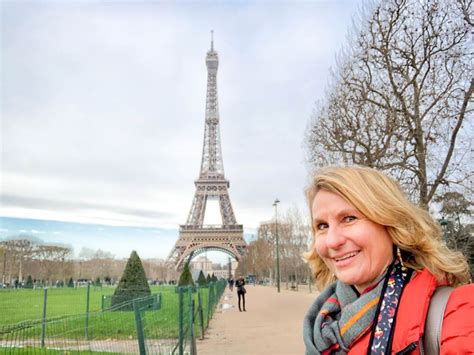 champ de mars  green space   foot   eiffel tower