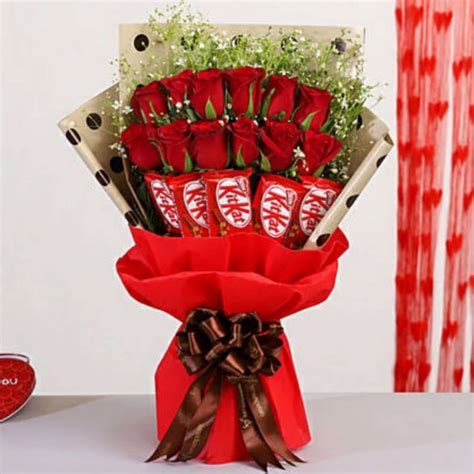 Red Roses Bouquet With Nestle Kitkat Chocolates | Yummy cake