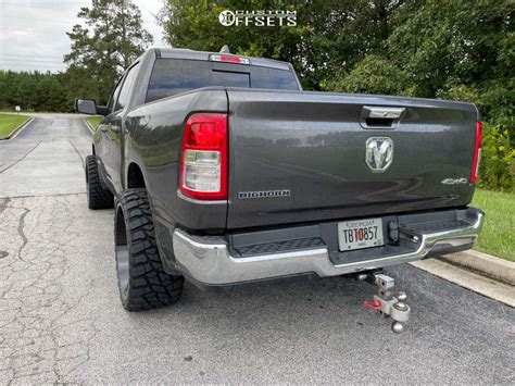 2020 Ram 1500 With 24x12 57 Vision Sliver And 33 12 5R24 Landspider