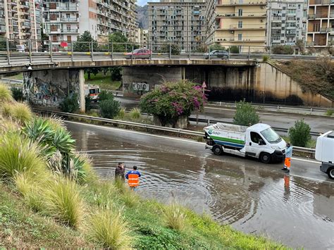 Maltempo In Sicilia Nubifragio A Palermo Chiuso Il Sottopasso Di