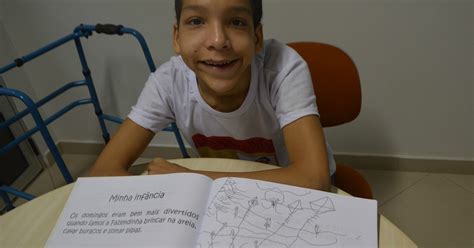 G1 Adolescente paralisia cerebral lança livro sobre superação no