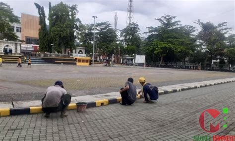 Dinas Perkim Kabupaten Sukabumi Cat Ulang Fasilitas Publik Alun Alun