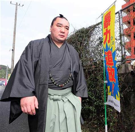 日馬富士、引退危機貴ノ岩をビール瓶殴打に加え素手で暴行30発（14ページ） サンスポ