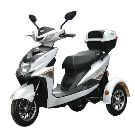 Three Wheeled Elderly Mobility Vehicle Runs Smoothly Electric