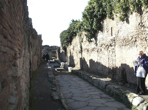 Pompeii December Via Degli Augustali Looking West At Side Wall