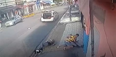 VÍdeo Homem Rouba Arma De Policial Atira Contra Dois Agentes E Foge Estadão Mt