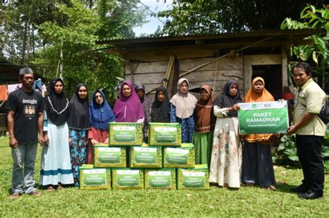 Mudahkan Keluarga Dhuafa Izi Sultra Salurkan Paket Ramadhan