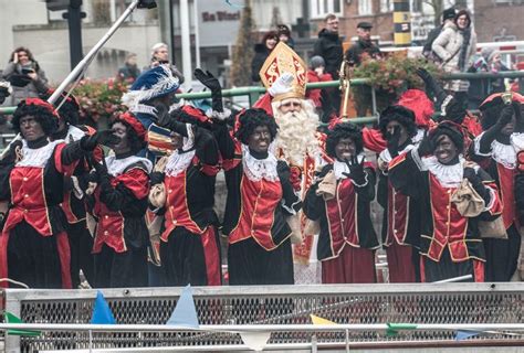 Video Fotospecial Sinterklaas Krijgt Hartelijk Onthaal En Stelt