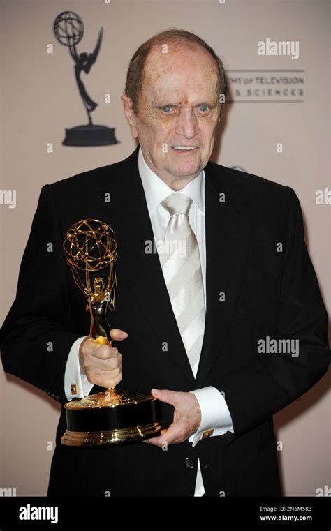 Bob Newhart Poses Backstage With His Award For Outstanding Guest Actor