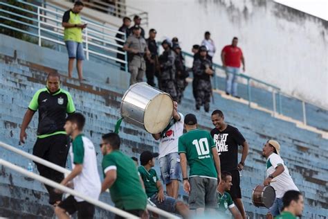 Punida Torcida Do Gama Leva Instrumentos E Contraria Determina O