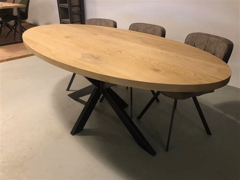 Ovale Eettafel Uit Voorraad Leverbaar Met Verschillende Onderstellen