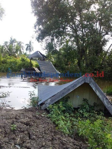 Tergerus Banjir Rob Jembatan Di Desa Tungkal I Tanjab Barat Tinggal