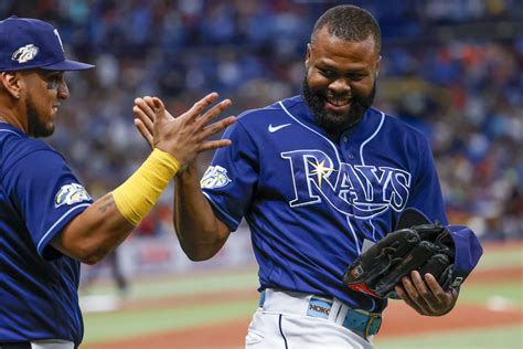 Rays’ Jose Siri hit by pitch, fractures right hand