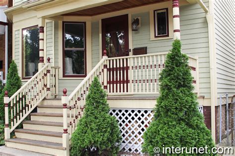 Wood porch with stylish railing | interunet