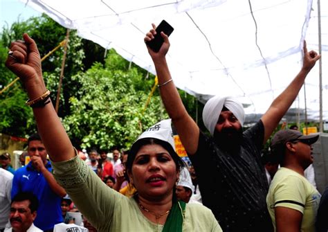 Aaps Protest Against Targeted Killings Of Kashmiri Pandits