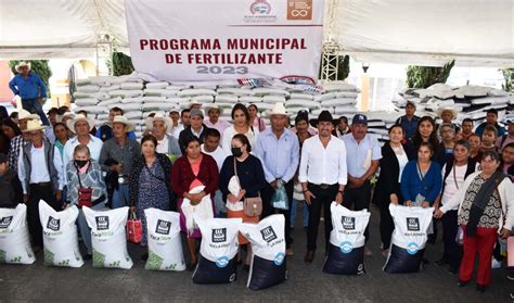 Porfirio Loeza Entrega Toneladas De Fertilizante A Productores