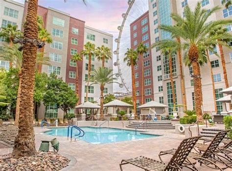 Hilton Vacations Club Pools in Las Vegas: A Brief Overview - Midlife Miles