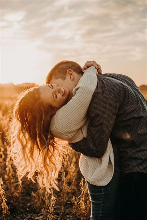 Romantic Fall Engagement Photos For Fall Lovers