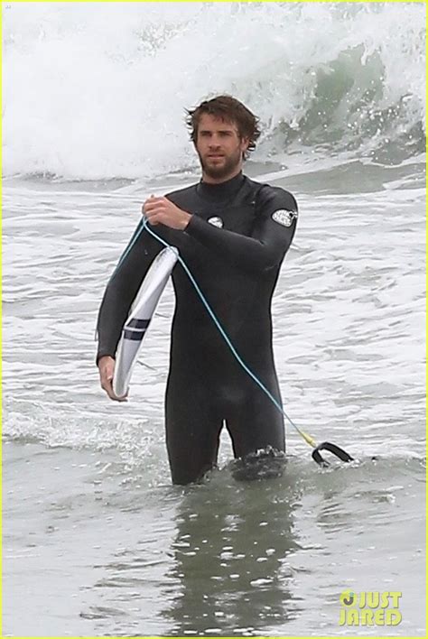 Liam Hemsworth Bares Hot Bod While Stripping Out Of Wetsuit Photo 4095881 Liam Hemsworth