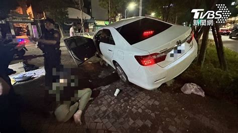 滿車k味還想逃？他拒檢狂飆 30秒後自撞「ㄉㄧㄠˊ車」│直播│台南│健康│tvbs新聞網