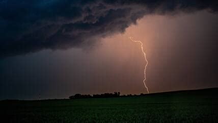 Wie Weit Ist Das Gewitter Entfernt So Wissen Sie Wie Nah Blitz Und