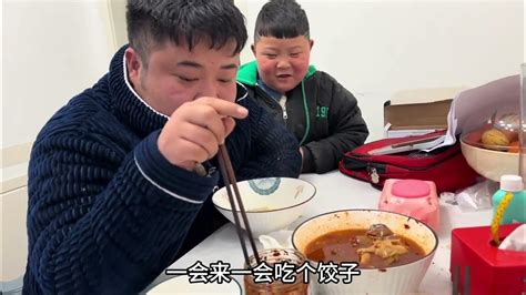 这父子俩吃个饭都能吵架，碗不刷留着明天接着用，真是奇葩 Youtube