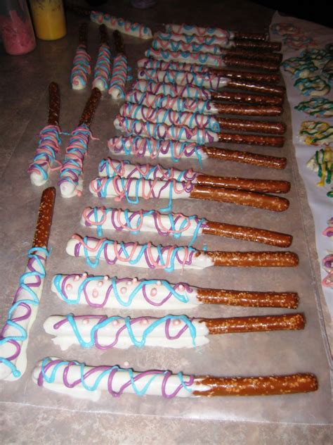 Green Eyed Girl Crafts...: Easter Chocolate Covered Pretzels