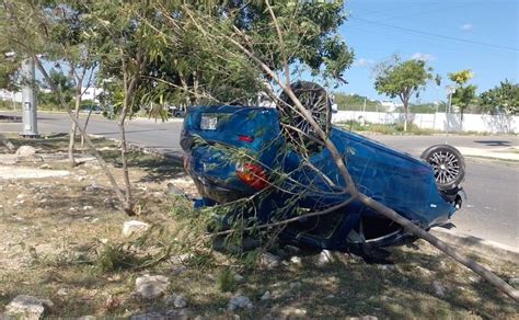 Vuelca En Ciudad Caucel Tras Perder El Control Del Volante