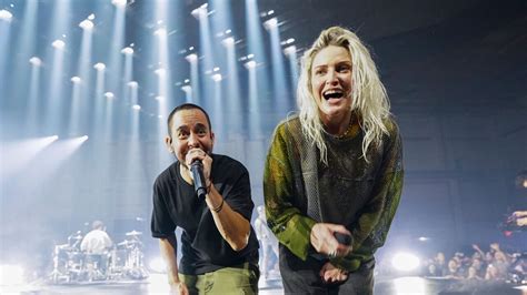 Linkin Park Maakt Comeback Met Zangeres Jaar Na Dood Zanger