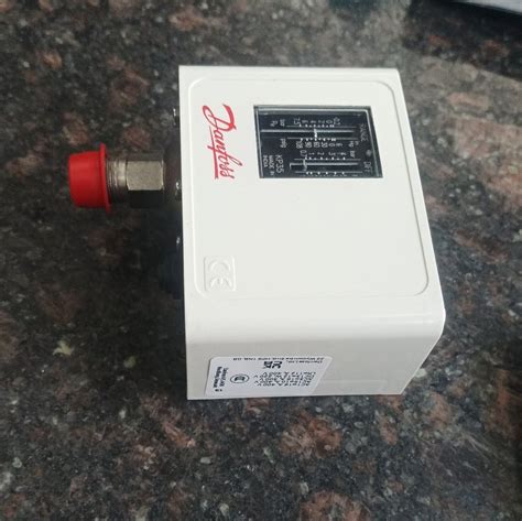 Contact System Type Spdt Danfoss Kp Pressure Switches Contact