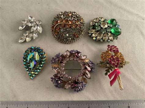 6 vintage rhinestone pins - Legacy Auction Company